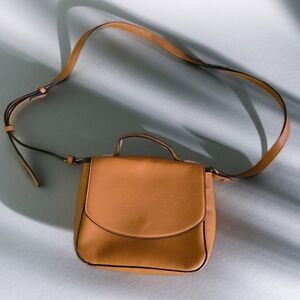 Classic Saddle Crossbody Bag in Tan